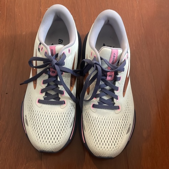 Brooks ghost 15 size 7 - Picture 3 of 5